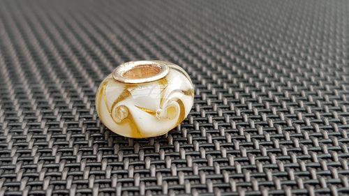 Beads Glas mundgeblasen 925ér Silber für Kette / Armband - weiß mit gelb-grünem Muster