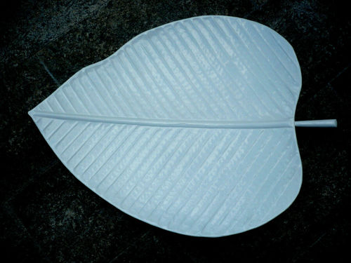 Design Deko-Schale "Blatt" Metall weiß oder silber  L 79 cm B 60cm